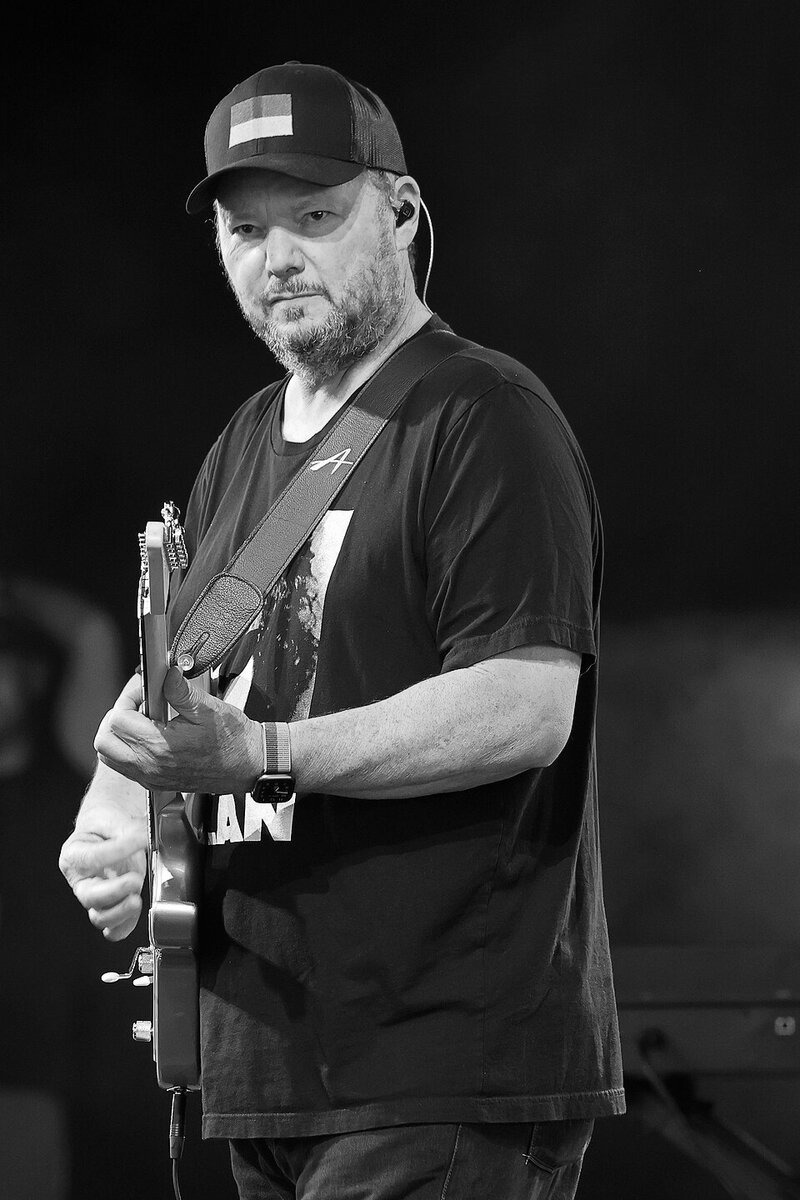 Christopher Cross performing live on guitar